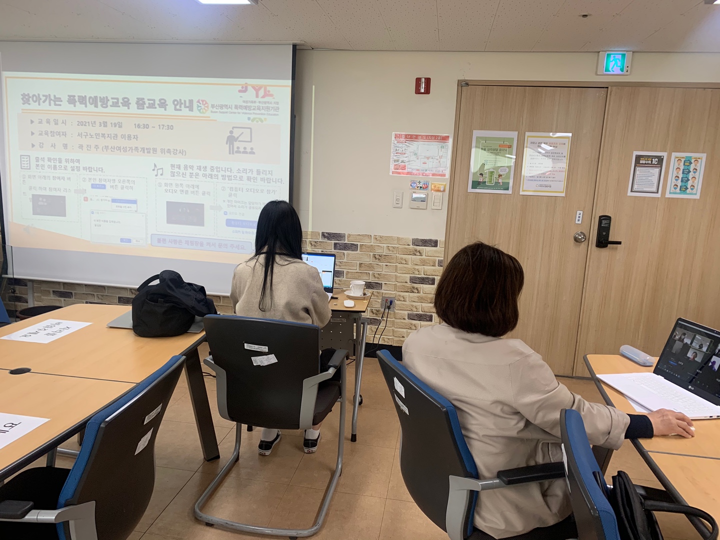 ���α����������� <������>